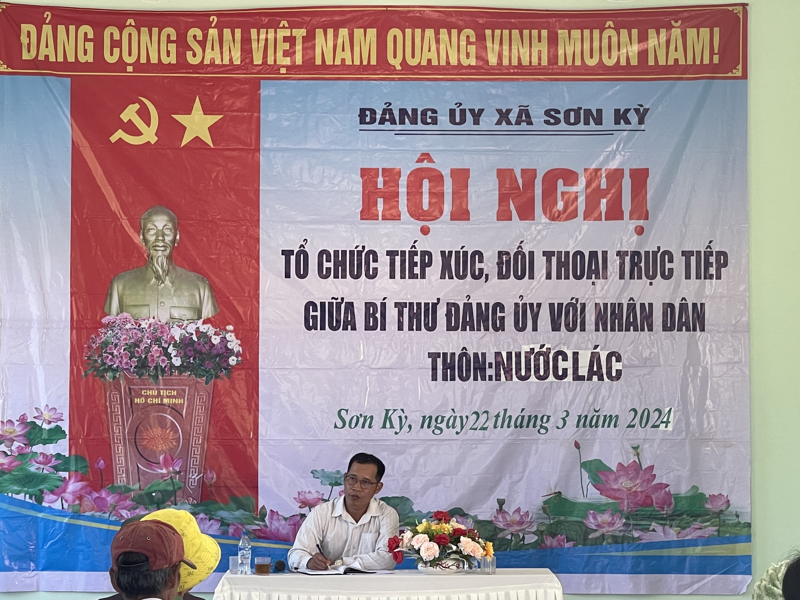 Đồng chí Đinh Văn Phua - Bí thư Đảng ủy xã Sơn Kỳ