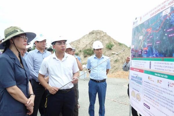 Ban Thường vụ Tỉnh ủy kiểm tra thực tế các công trình giao thông trên địa bàn tỉnh