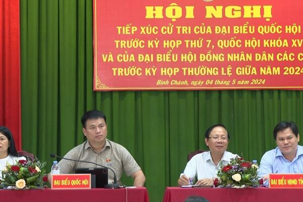 Đại biểu Quốc hội và Hội đồng nhân dân tỉnh tiếp xúc cử tri tại xã Bình Chánh