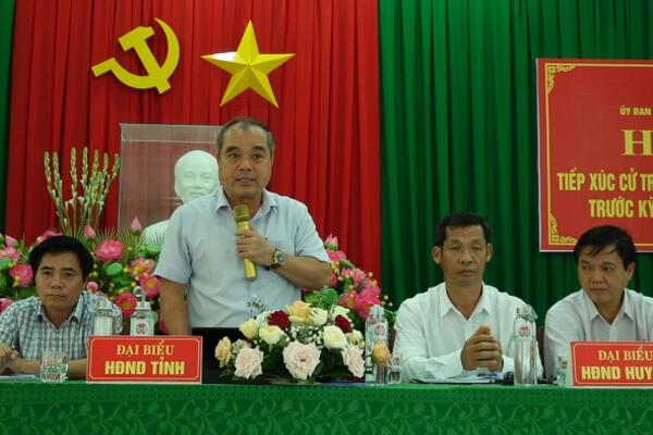 Phó Chủ tịch Thường trực UBND tỉnh Trần Hoàng Tuấn tiếp xúc cử tri tại xã Hành Phước, huyện Nghĩa Hành